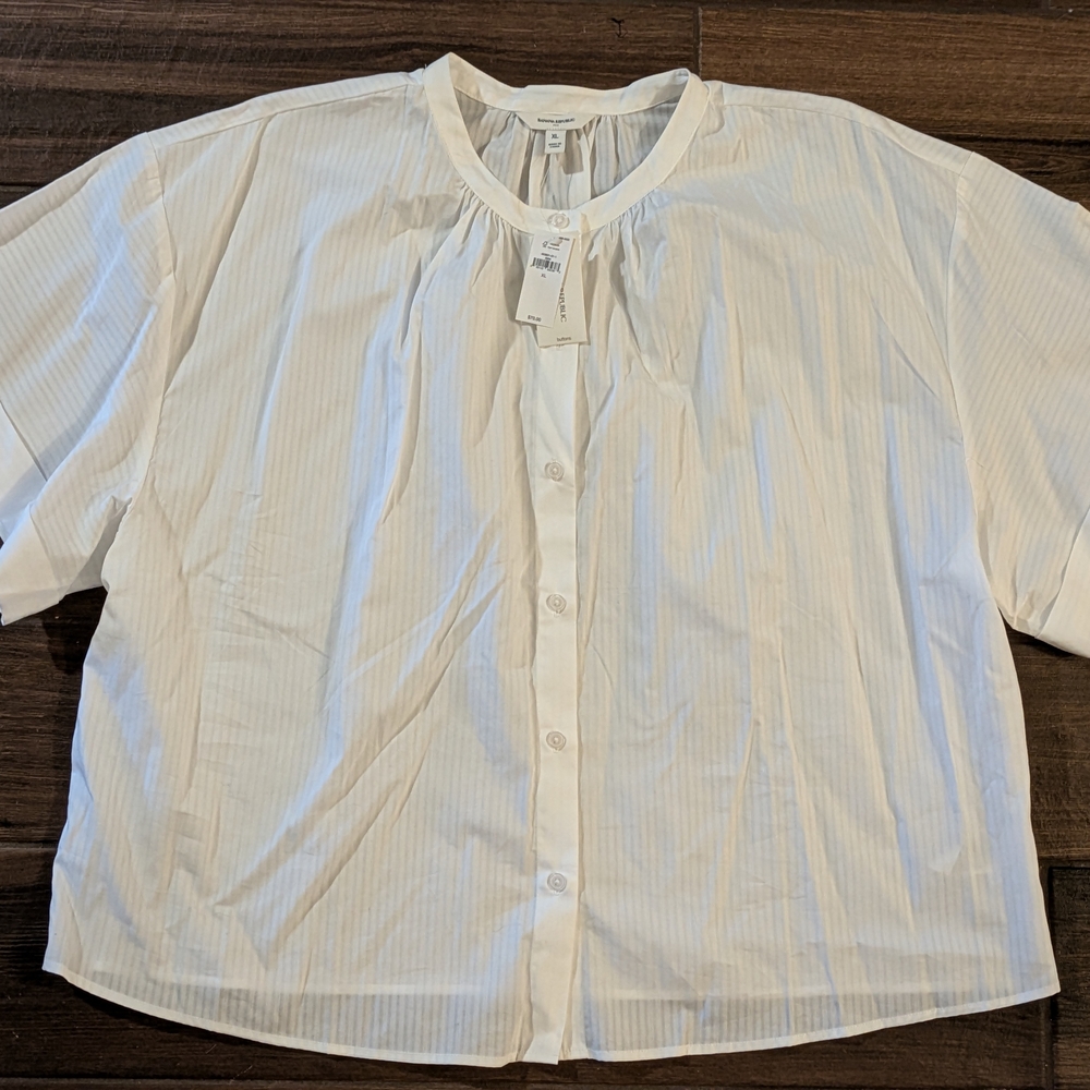 NWT Banana Republic White Button-Up Top With Tags